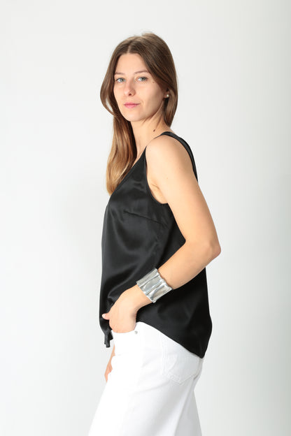https://admin.shopify.com/store/gulieshop/products/15502397276509#:~:text=https%3A//www.gulieshop.it%20%E2%80%BA%20products%20%E2%80%BA%20maida%2Dmila%2Dtop%2Din%2Dseta%2D251m1060
