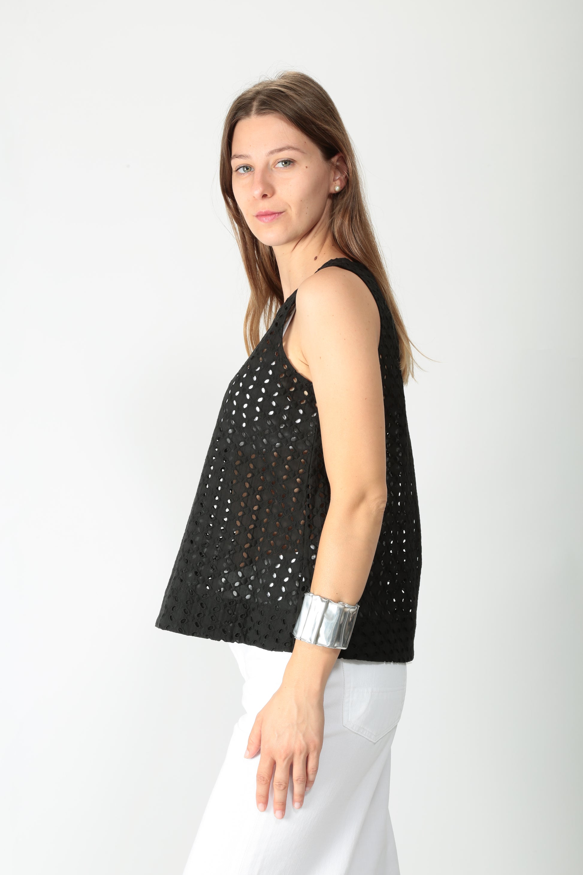 https://admin.shopify.com/store/gulieshop/products/15502397374813#:~:text=https%3A//www.gulieshop.it%20%E2%80%BA%20products%20%E2%80%BA%20maida%2Dmila%2Dtop%2Din%2Dsangallo%2D251m1243