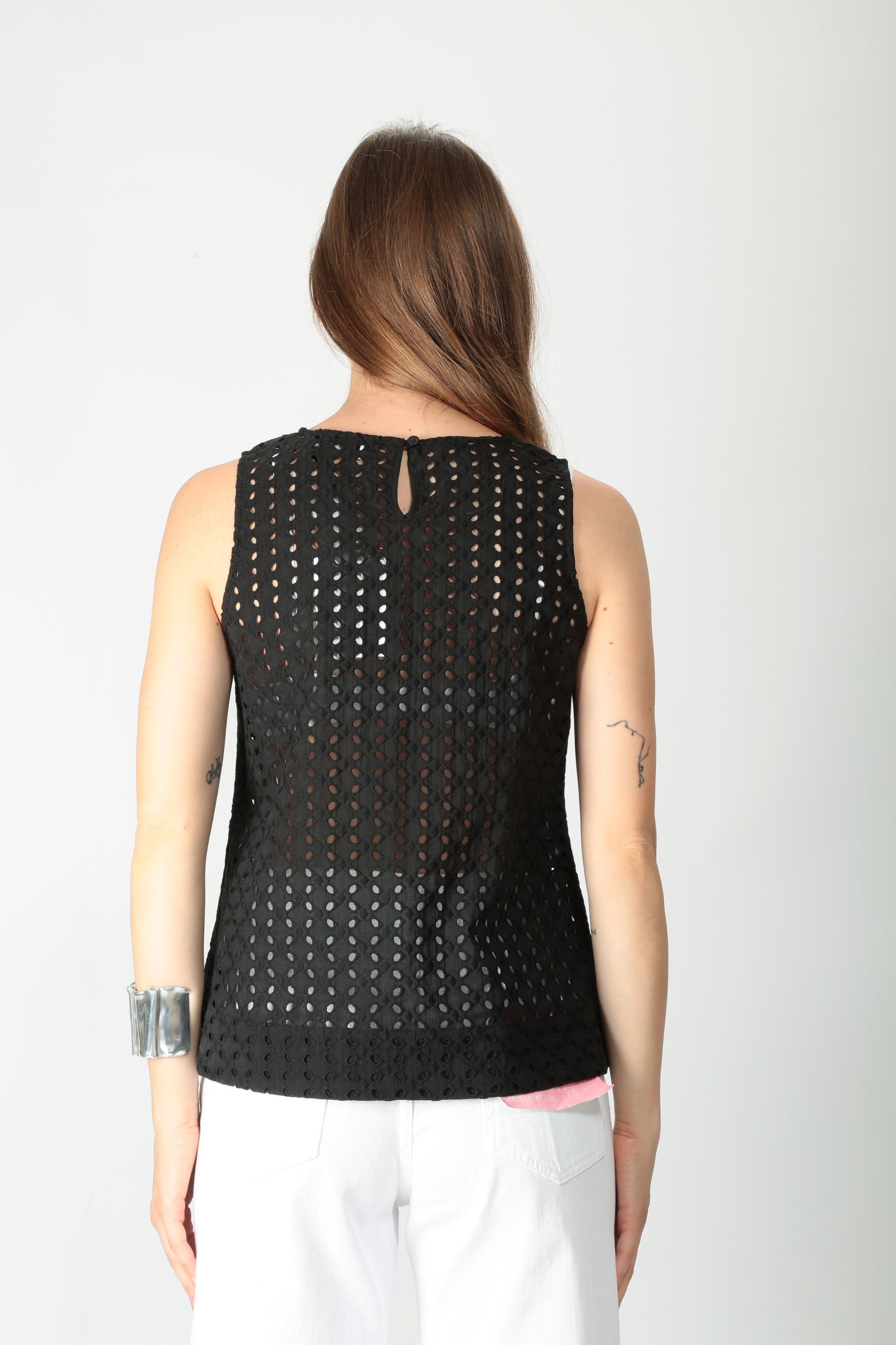 https://admin.shopify.com/store/gulieshop/products/15502397374813#:~:text=https%3A//www.gulieshop.it%20%E2%80%BA%20products%20%E2%80%BA%20maida%2Dmila%2Dtop%2Din%2Dsangallo%2D251m1243