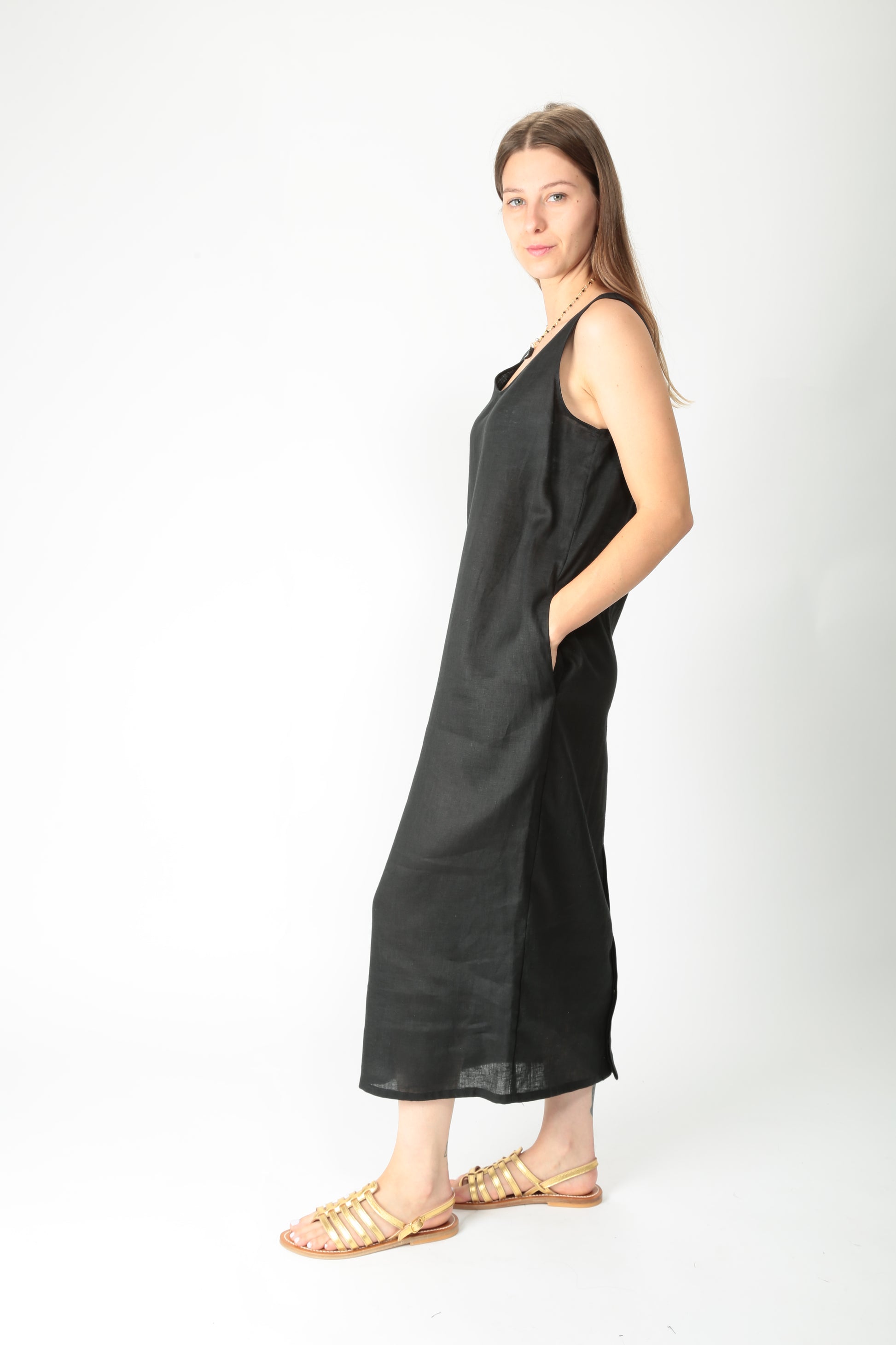 https://admin.shopify.com/store/gulieshop/products/15491874226525#:~:text=https%3A//www.gulieshop.it%20%E2%80%BA%20products%20%E2%80%BA%20l%2Dconti%2Dabito%2Dlungo%2Din%2Dlino%2Dchiara%2Dl5sl28%2D1