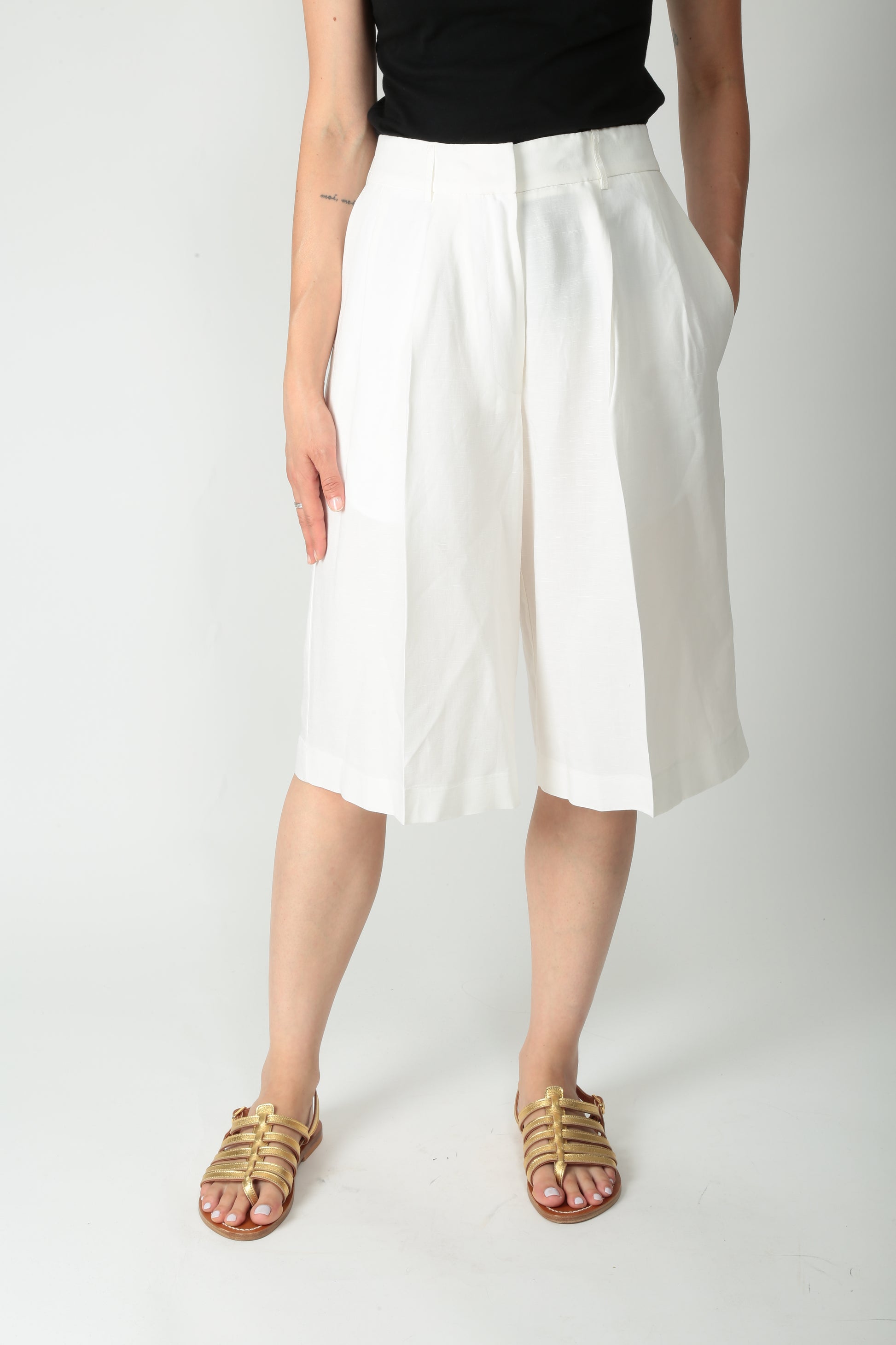 https://admin.shopify.com/store/gulieshop/products/15495348552029#:~:text=https%3A//www.gulieshop.it%20%E2%80%BA%20products%20%E2%80%BA%20meimeij%2Dbermuda%2Din%2Dviscosa%2De%2Dlino%2Dm5ei07%2D1
