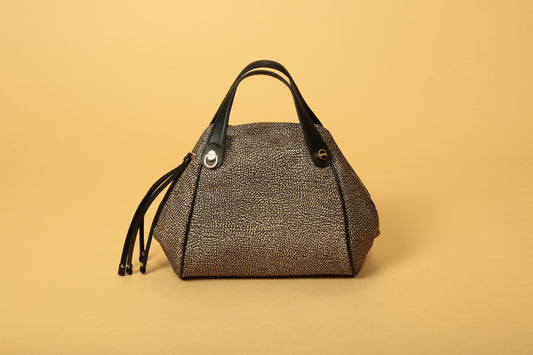 https://admin.shopify.com/store/gulieshop/products/15491902243165#:~:text=https%3A//www.gulieshop.it%20%E2%80%BA%20products%20%E2%80%BA%20borbonese%2Dborsa%2Dbauletto%2Din%2Dtessuto%2Driciclato%2D924846%2Di15