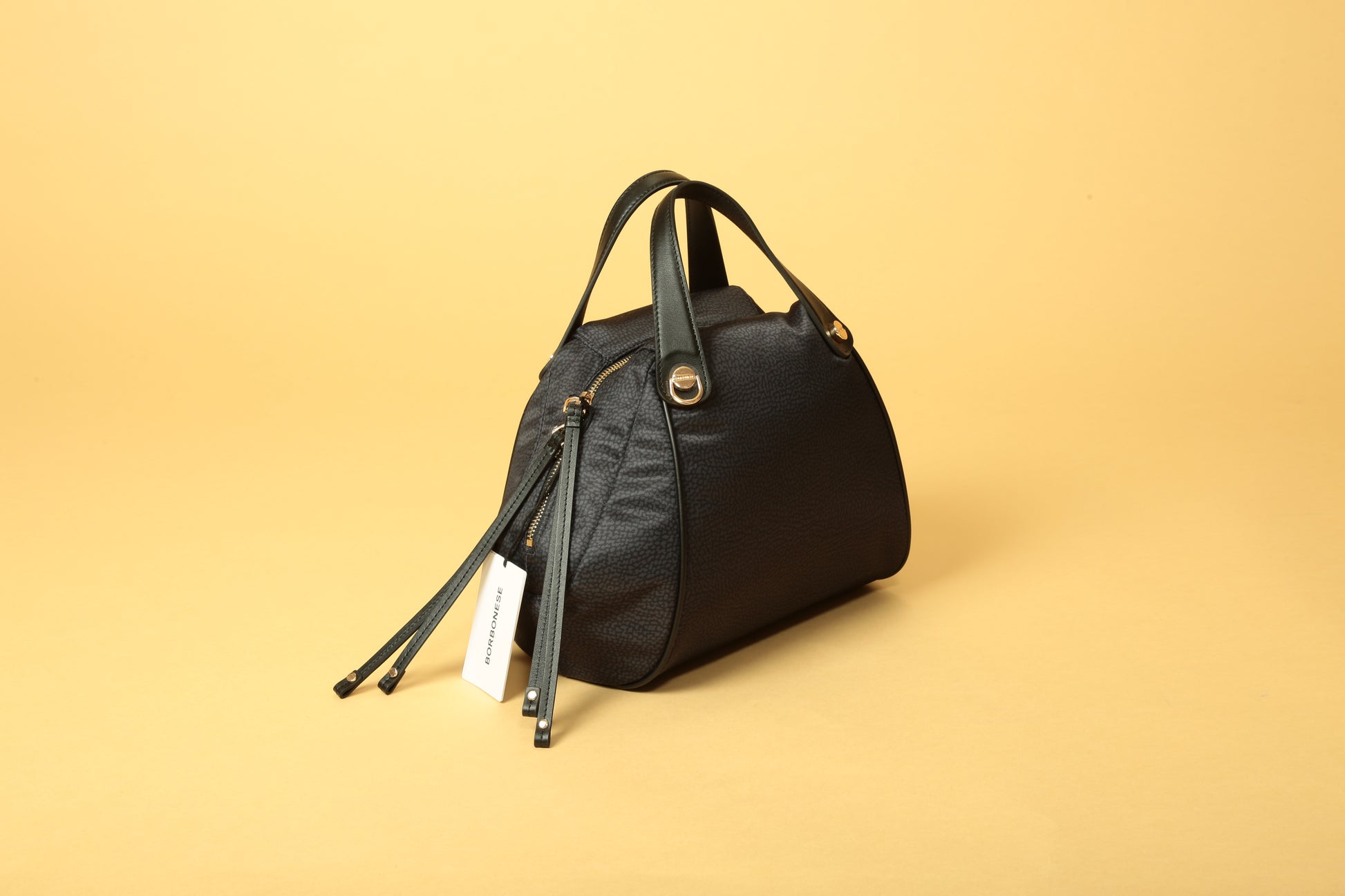 https://admin.shopify.com/store/gulieshop/products/15491902275933#:~:text=https%3A//www.gulieshop.it%20%E2%80%BA%20products%20%E2%80%BA%20borbonese%2Dborsa%2Dbauletto%2Din%2Dtessuto%2Driciclato%2D924846%2Di15%2D1