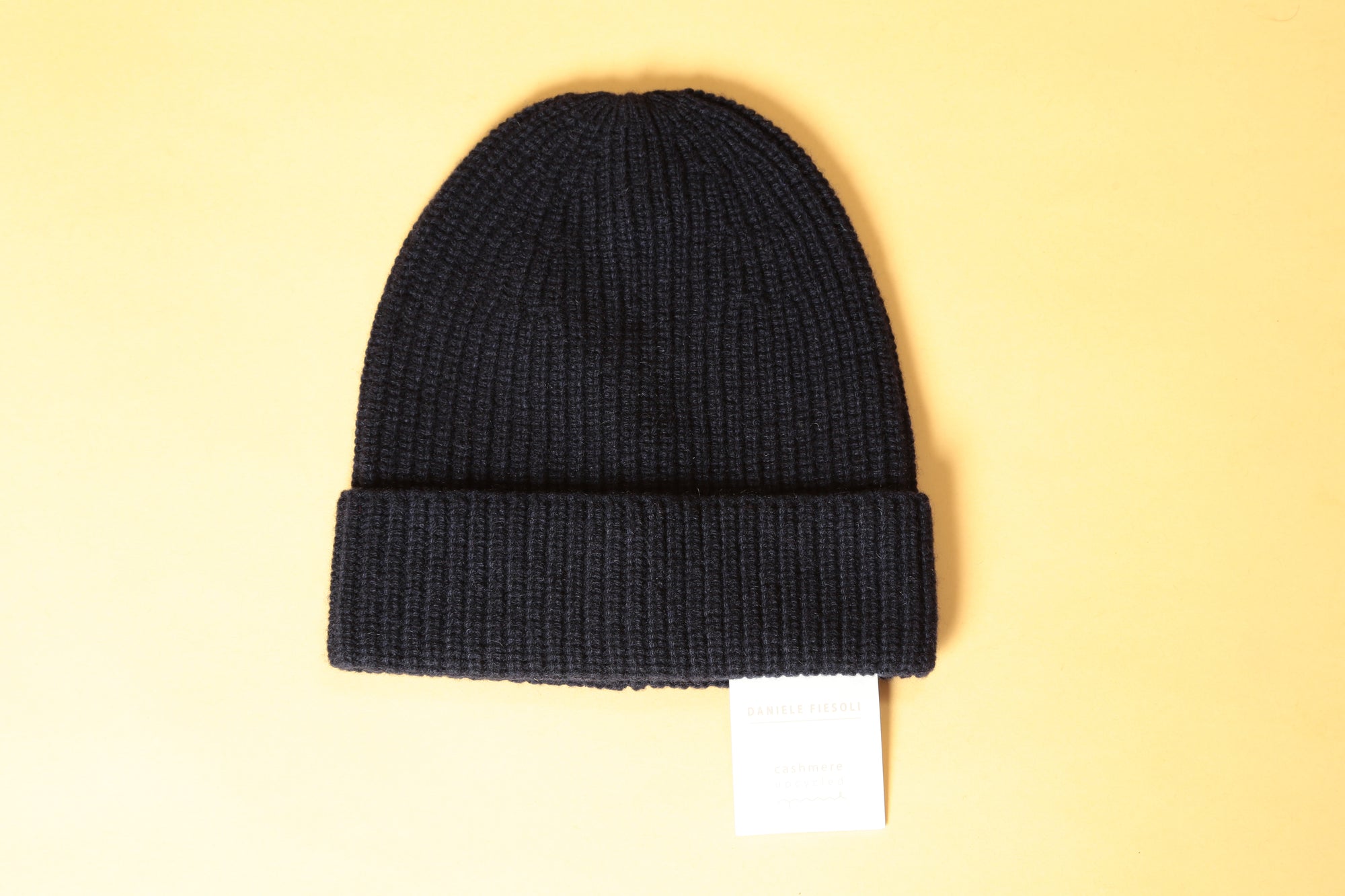 https://admin.shopify.com/store/gulieshop/products/15514797670749#:~:text=https%3A//www.gulieshop.it%20%E2%80%BA%20products%20%E2%80%BA%20d%2Dfiesoli%2Dberretto%2Din%2Dcachemire%2Dws8010