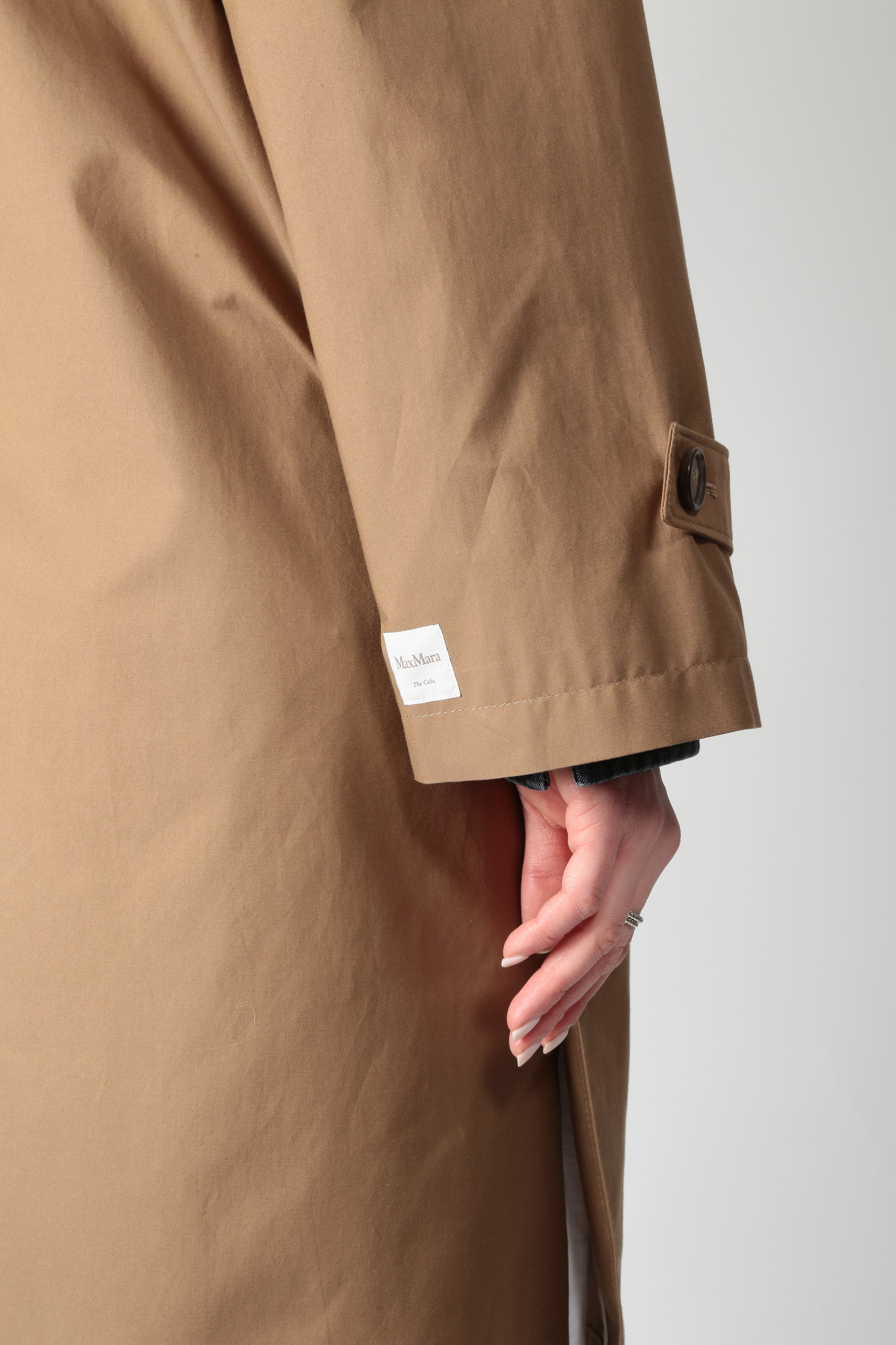 https://admin.shopify.com/store/gulieshop/products/15894316417373#:~:text=https%3A//www.gulieshop.it%20%E2%80%BA%20products%20%E2%80%BA%20maxmara%2Dthe%2Dcube%2Dcappotto%2Dsfoderato%2Dmtcpetali