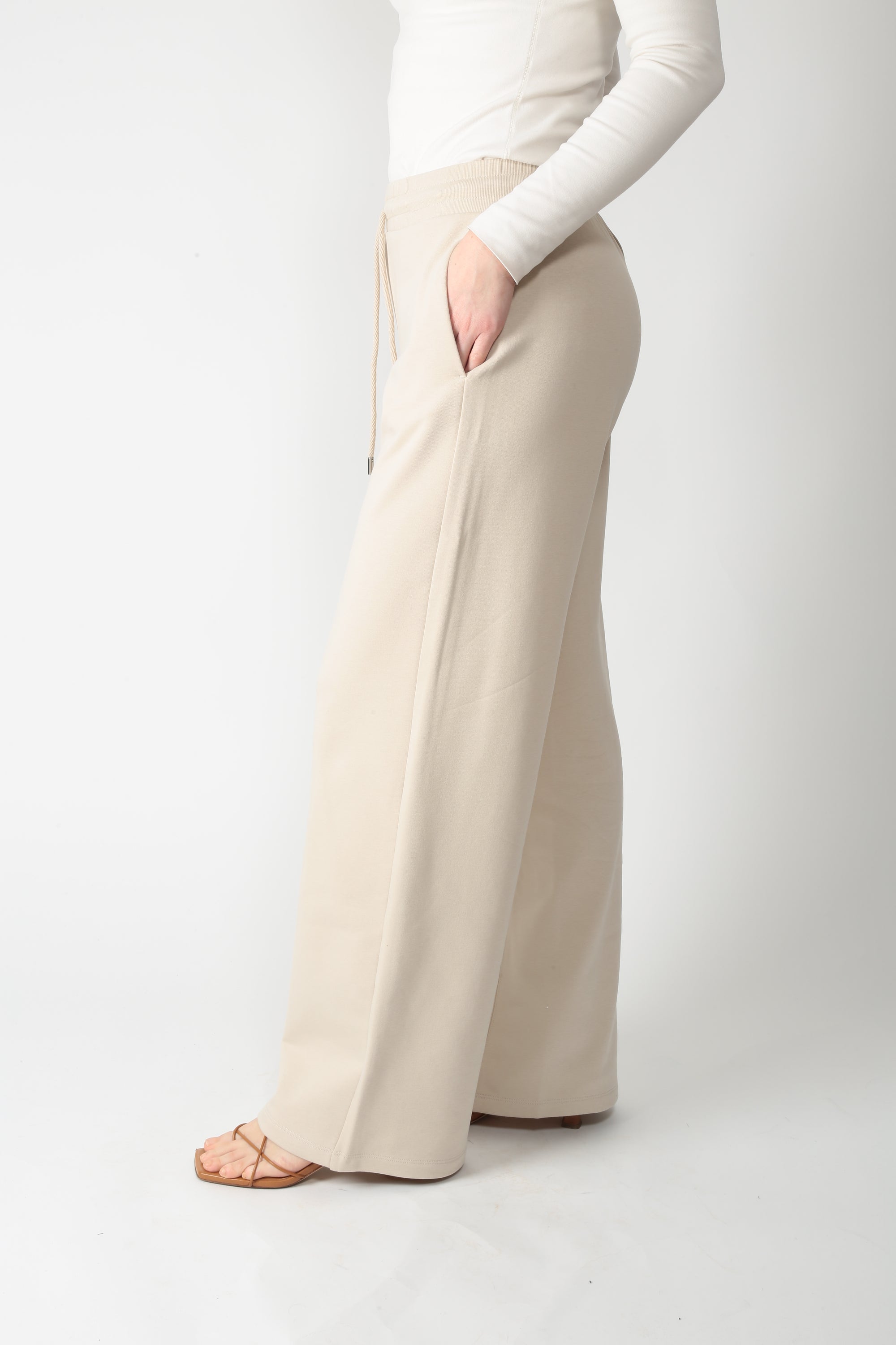 https://admin.shopify.com/store/gulieshop/products/15909785665885#:~:text=https%3A//www.gulieshop.it%20%E2%80%BA%20products%20%E2%80%BA%20maxmara%2Dmm%2Dpantalone%2Djogger%2Dmmlovatta