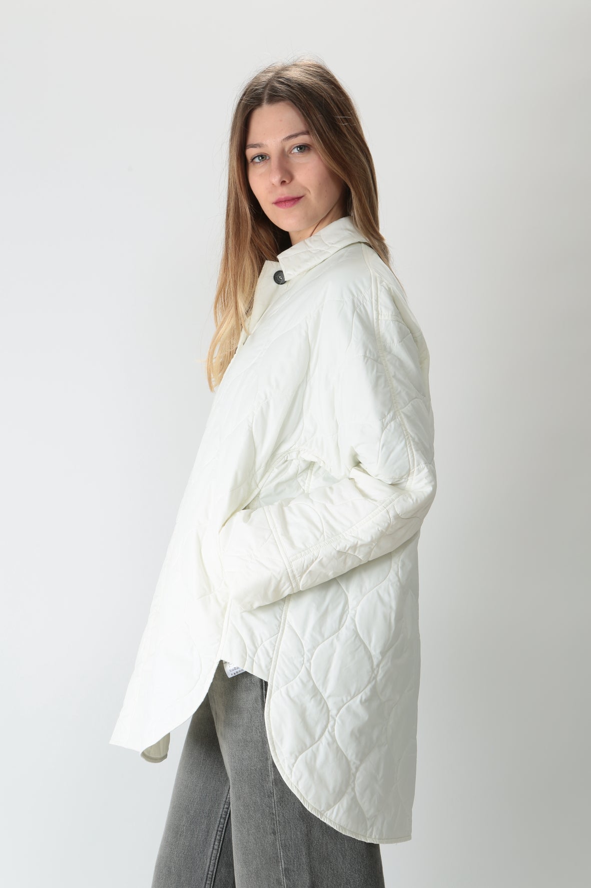 https://admin.shopify.com/store/gulieshop/products/9037169000797#:~:text=Invia-,L.%20Conti%20Piumino%20leggero%20oversize%20F4SW11,-Contenuto%20multimediale%201