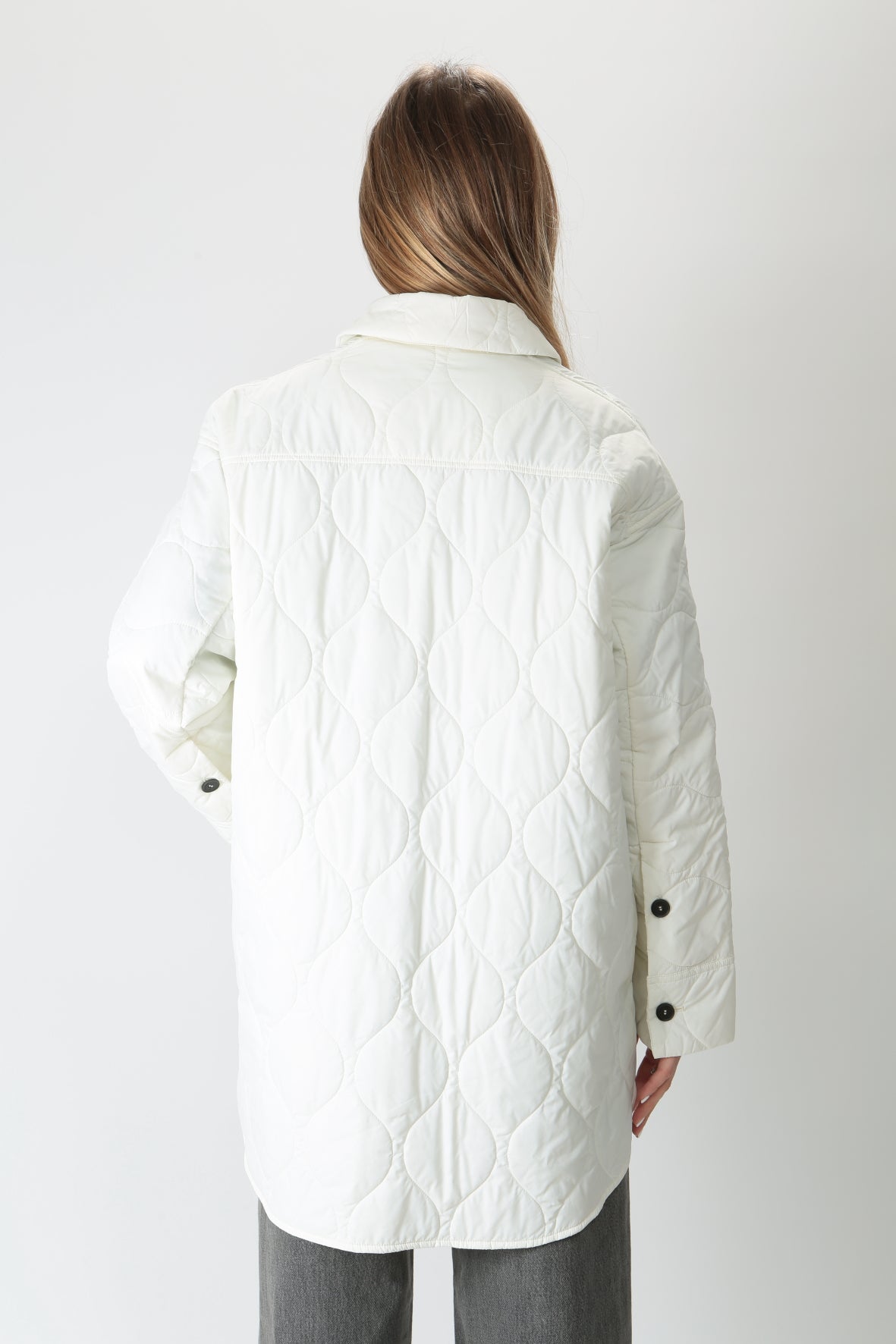 https://admin.shopify.com/store/gulieshop/products/9037169000797#:~:text=Invia-,L.%20Conti%20Piumino%20leggero%20oversize%20F4SW11,-Contenuto%20multimediale%201