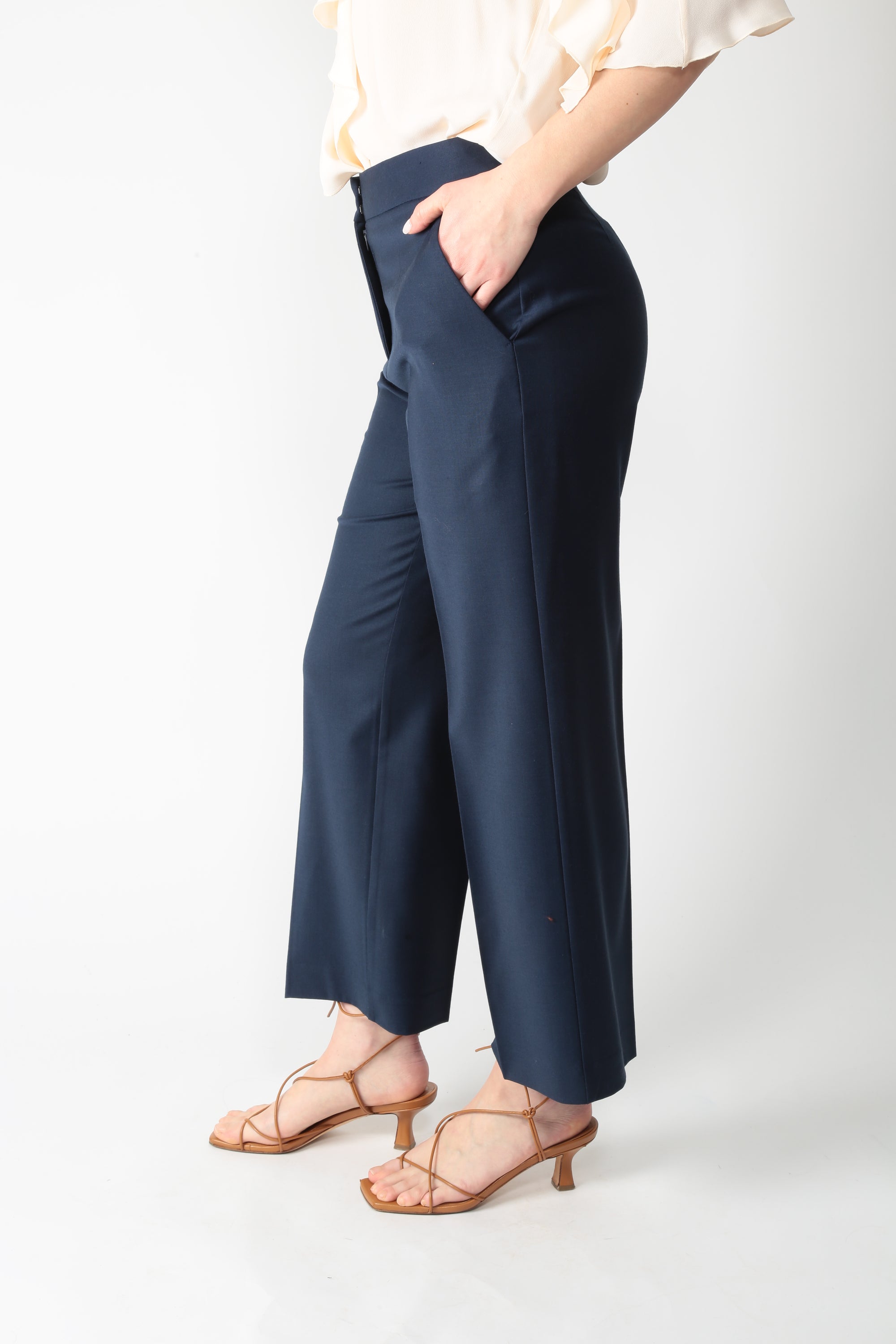 https://admin.shopify.com/store/gulieshop/products/15866795393373#:~:text=https%3A//www.gulieshop.it%20%E2%80%BA%20products%20%E2%80%BA%20meimeij%2Dpantalone%2Dfresco%2Ddi%2Dlana%2Dm6ph07