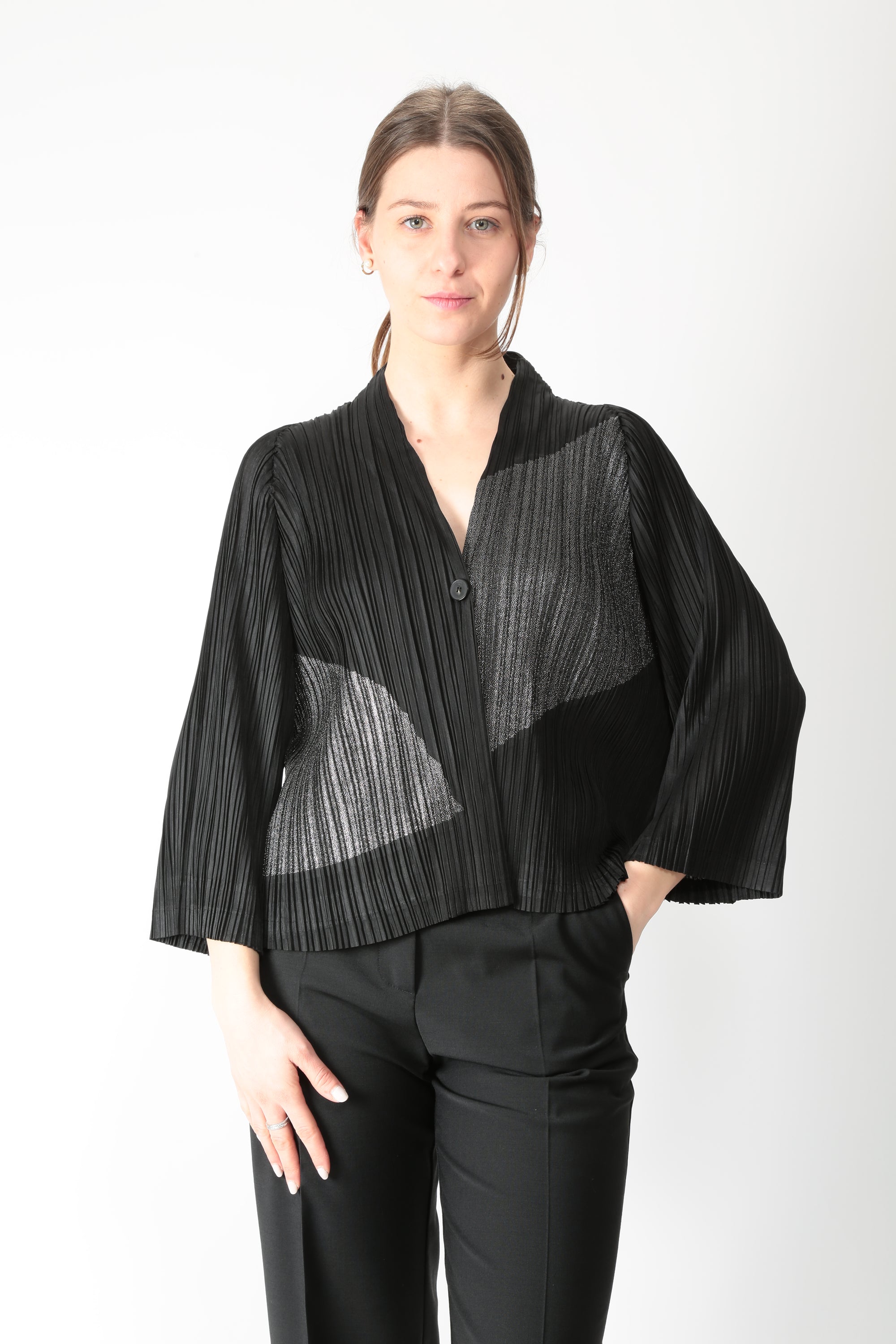 https://admin.shopify.com/store/gulieshop/products/15866795327837#:~:text=https%3A//www.gulieshop.it%20%E2%80%BA%20products%20%E2%80%BA%20meimeij%2Dcardigan%2Dplisse%2Dm6py26