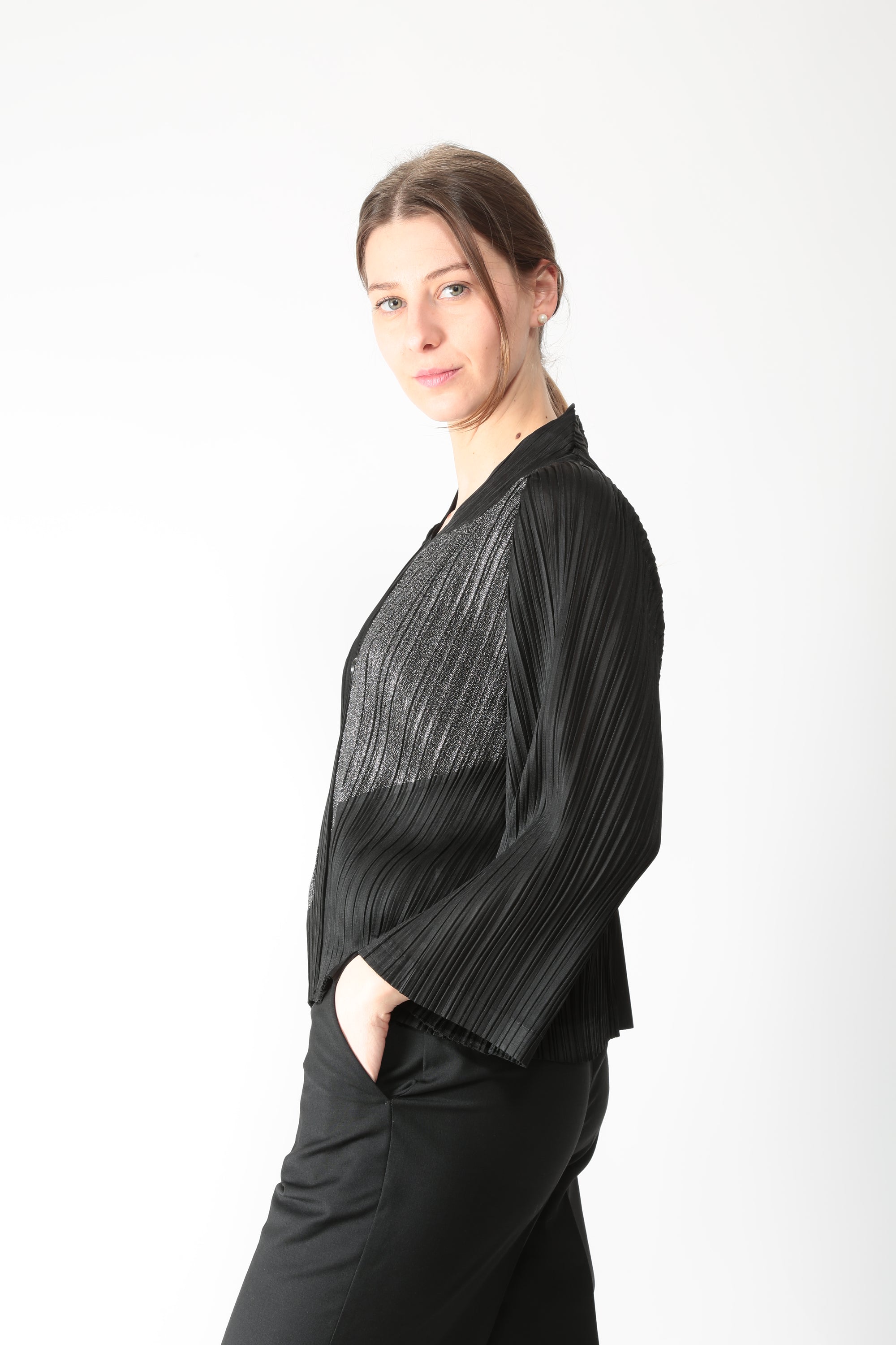 https://admin.shopify.com/store/gulieshop/products/15866795327837#:~:text=https%3A//www.gulieshop.it%20%E2%80%BA%20products%20%E2%80%BA%20meimeij%2Dcardigan%2Dplisse%2Dm6py26
