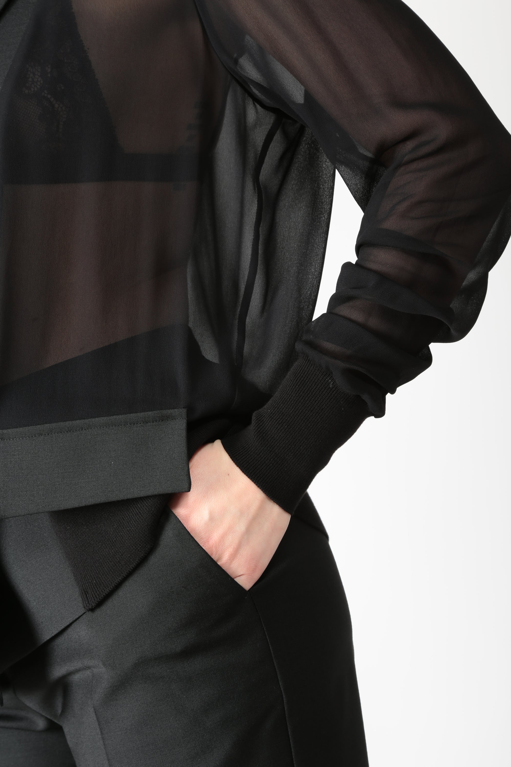https://admin.shopify.com/store/gulieshop/products/16006686376285#:~:text=https%3A//www.gulieshop.it%20%E2%80%BA%20products%20%E2%80%BA%20meimeij%2Dgiacca%2Dsemitrasparente%2Dm6ph02