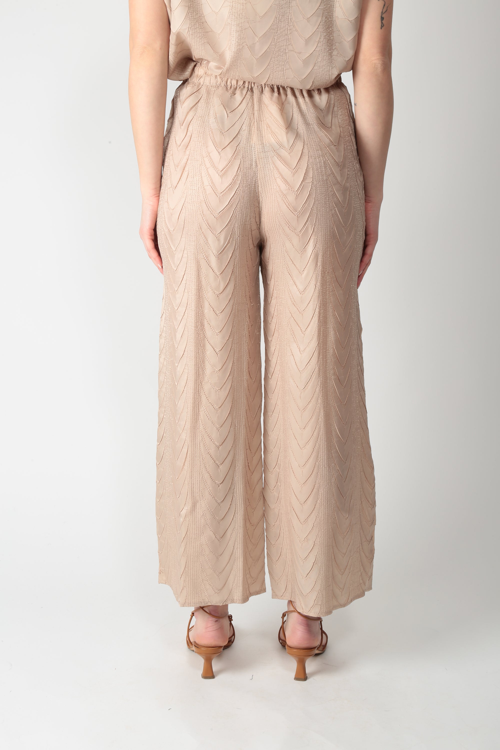 https://admin.shopify.com/store/gulieshop/products/15866795196765#:~:text=https%3A//www.gulieshop.it%20%E2%80%BA%20products%20%E2%80%BA%20meimeij%2Dpantalone%2Dampio%2Dm6py02