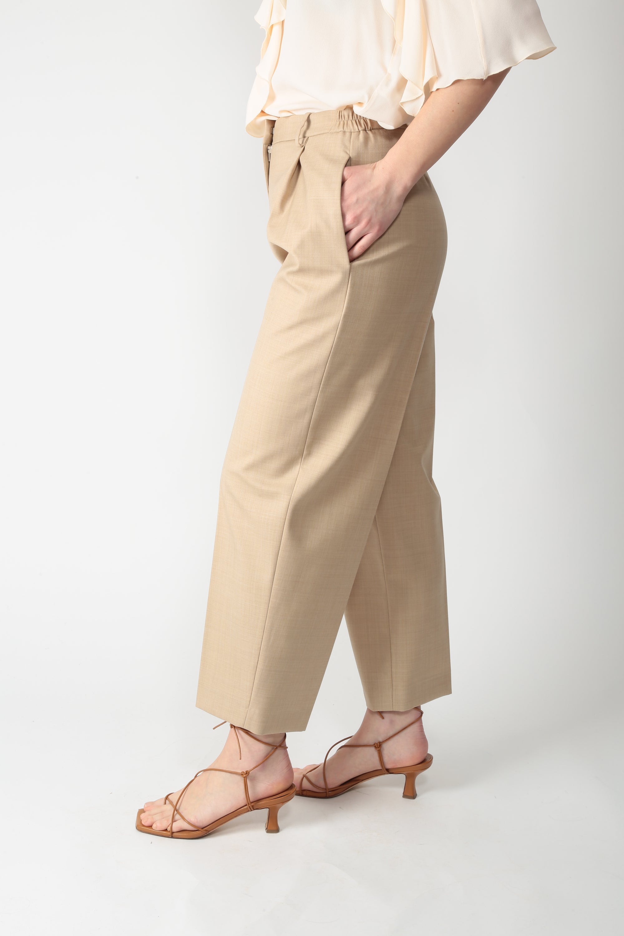 https://admin.shopify.com/store/gulieshop/products/15877226922333#:~:text=https%3A//www.gulieshop.it%20%E2%80%BA%20products%20%E2%80%BA%20l%2Dconti%2Dpantalone%2Din%2Dfresco%2Ddi%2Dlana%2Dalexander%2Df6sn34