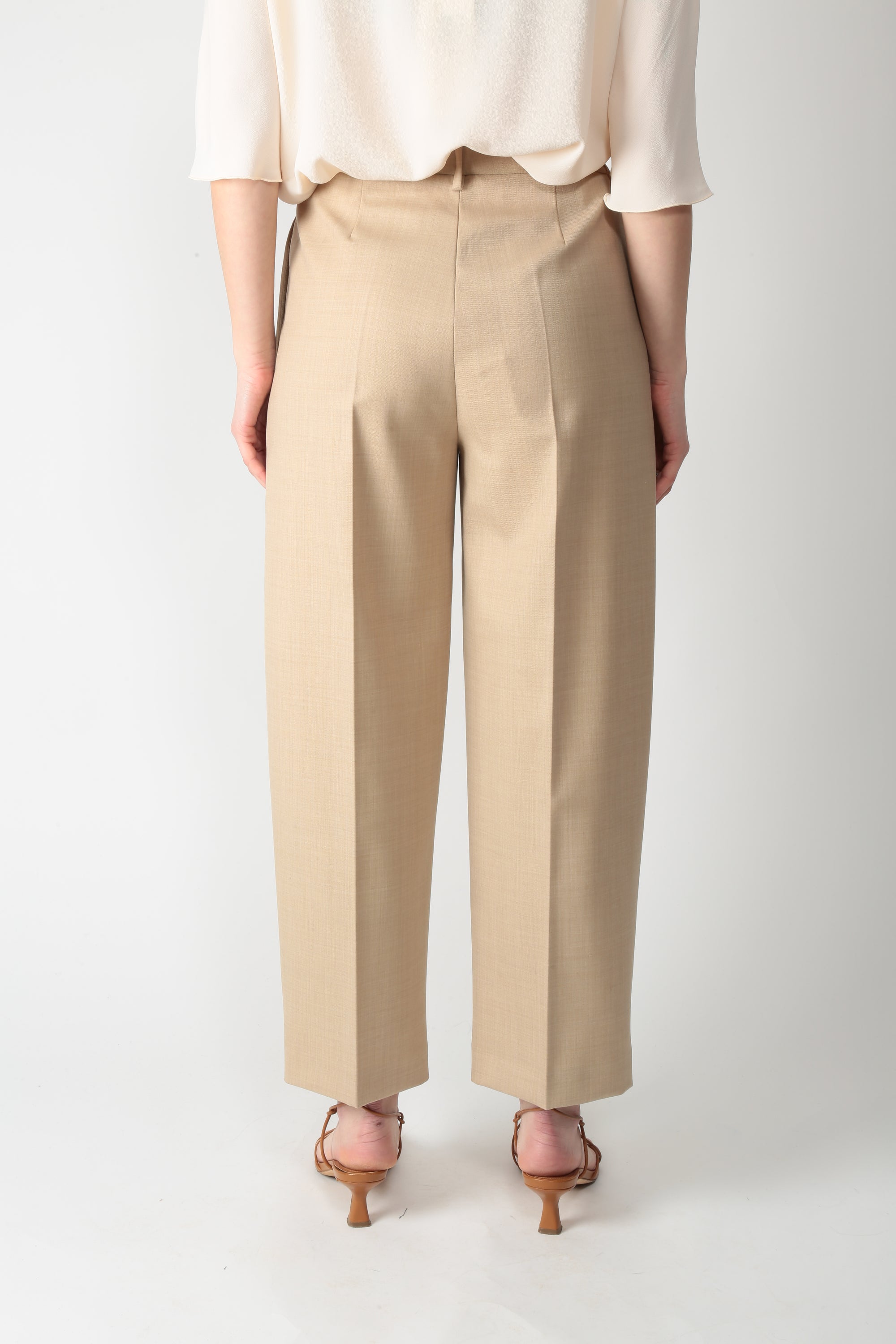 https://admin.shopify.com/store/gulieshop/products/15877226922333#:~:text=https%3A//www.gulieshop.it%20%E2%80%BA%20products%20%E2%80%BA%20l%2Dconti%2Dpantalone%2Din%2Dfresco%2Ddi%2Dlana%2Dalexander%2Df6sn34