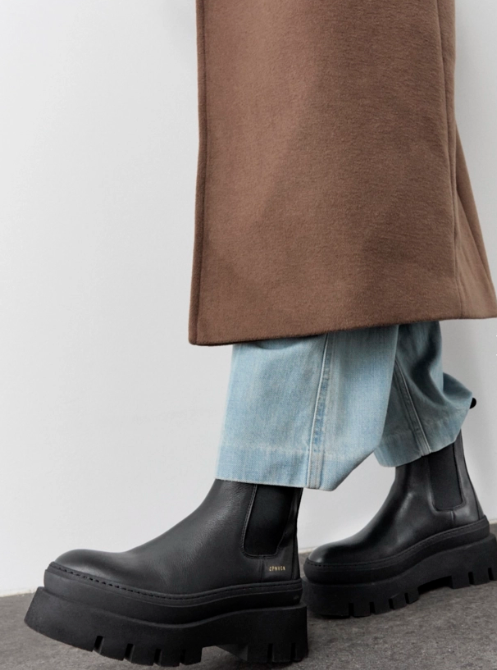 https://admin.shopify.com/store/gulieshop/products/16557182091613#:~:text=https%3A//www.gulieshop.it%20%E2%80%BA%20products%20%E2%80%BA%20copenhagen%2Dstivaletto%2Dboots%2Din%2Dpelle%2Dliscia%2Dcph686