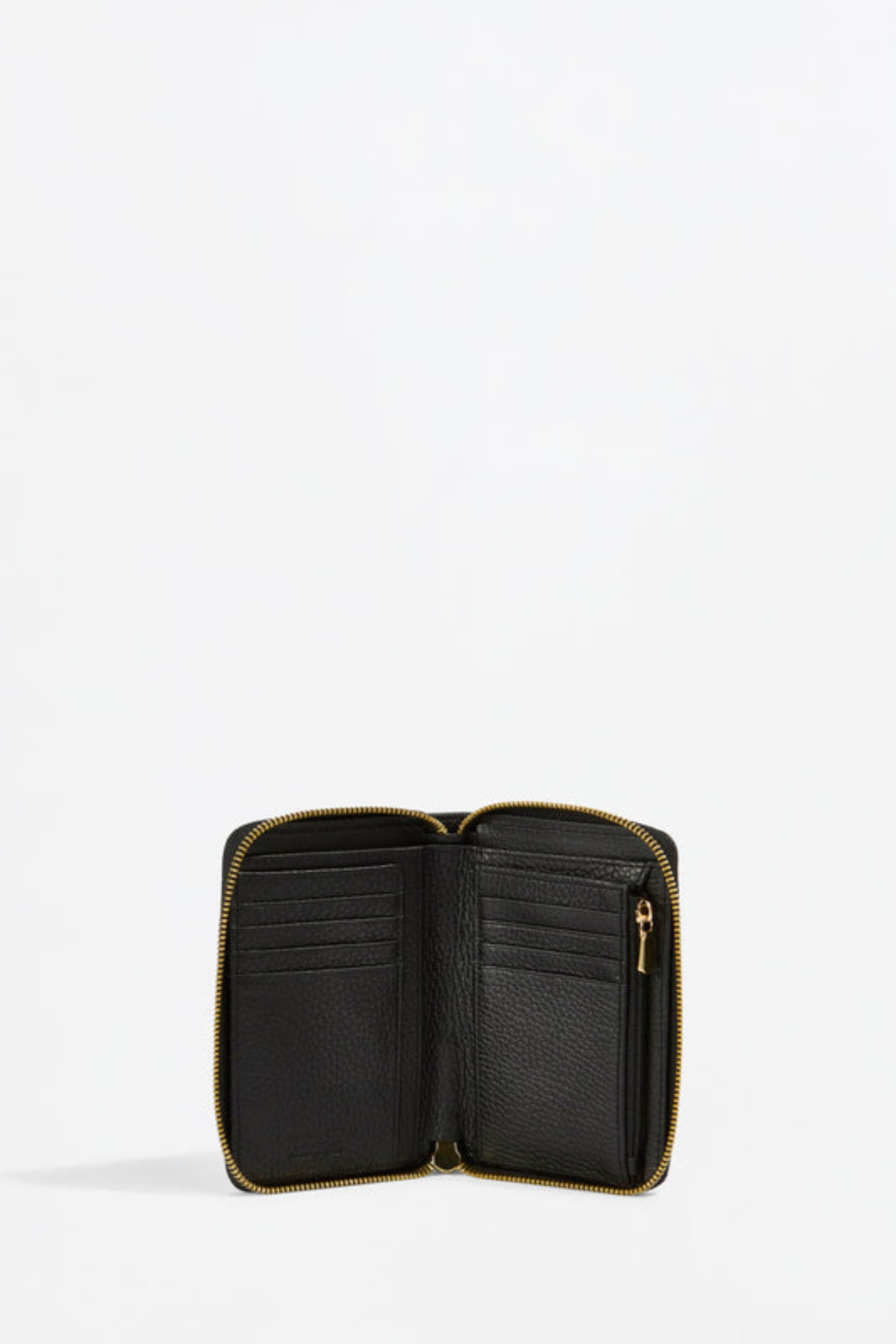 https://admin.shopify.com/store/gulieshop/products/16057028215133#:~:text=https%3A//www.gulieshop.it%20%E2%80%BA%20products%20%E2%80%BA%20l%2Dconti%2Dportafoglio%2Din%2Dpelle%2Dcon%2Dzip%2Dcole%2Da5wb54