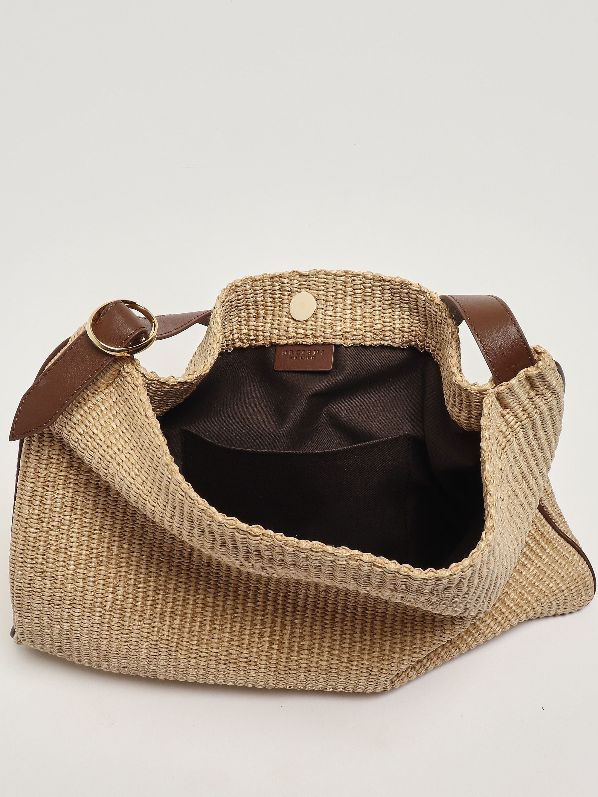 https://admin.shopify.com/store/gulieshop/products/16084830519645#:~:text=https%3A//www.gulieshop.it%20%E2%80%BA%20products%20%E2%80%BA%20orciani%2Dborsa%2Da%2Dspalla%2Din%2Dtessuto%2De%2Dpelle%2Db02195