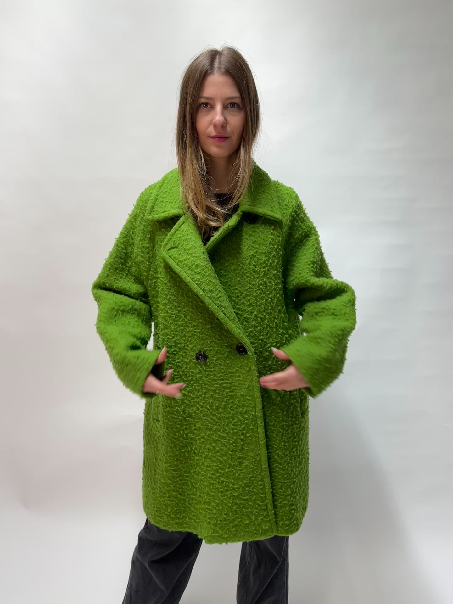 https://admin.shopify.com/store/gulieshop/products/14756464066909#:~:text=https%3A//www.gulieshop.it%20%E2%80%BA%20products%20%E2%80%BA%20v%2Dlab%2Dcappotto%2Din%2Dlana%2Dcasentino%2Dfw36621