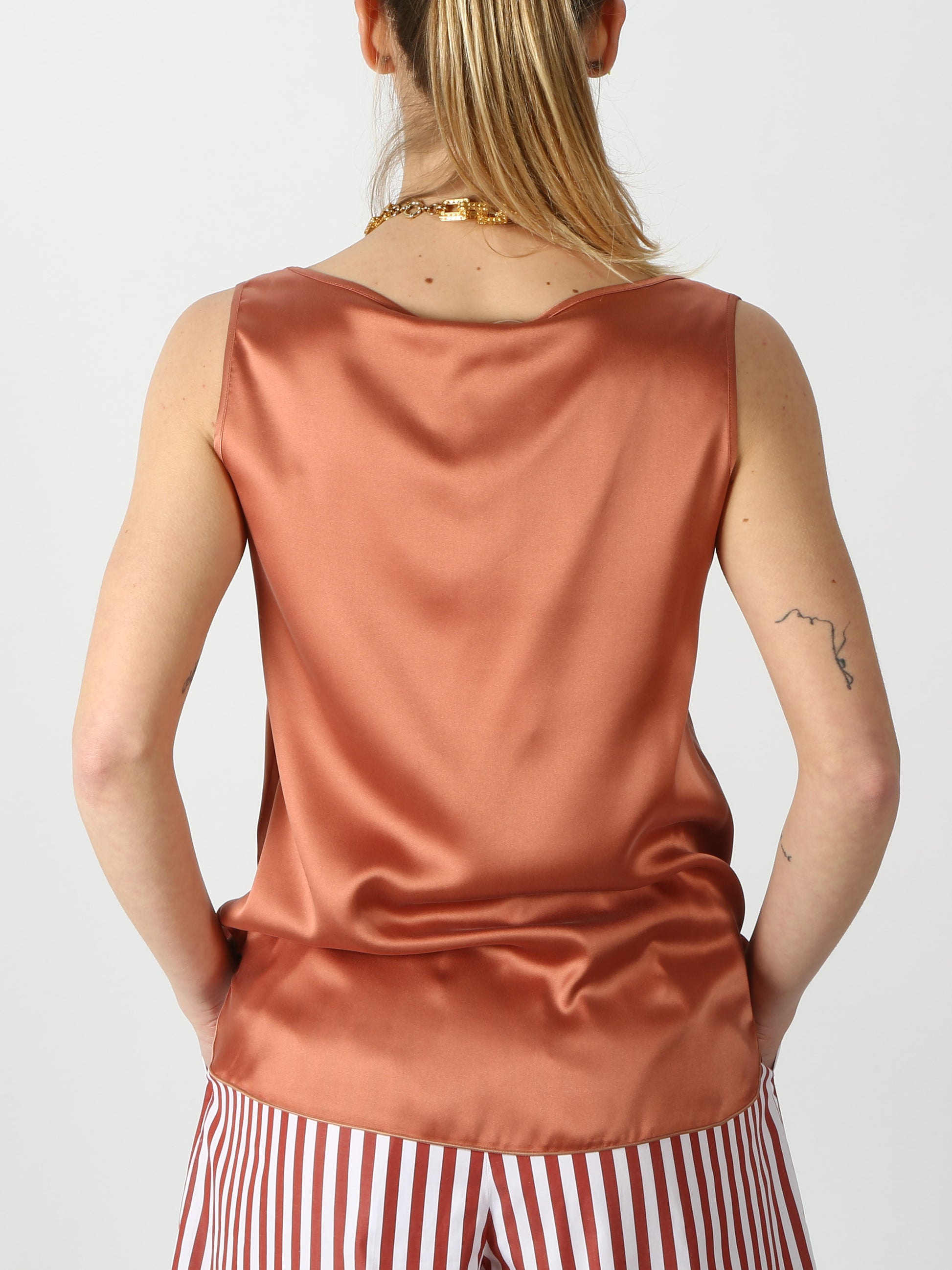 https://admin.shopify.com/store/gulieshop/products/7742851514606#:~:text=Prodotto%20salvato-,MaxMara%20Top%20Pan,-Contenuto%20multimediale%201